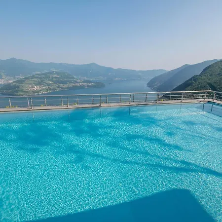 Mit Panaoramaterrasse Und Pool Parzanica
